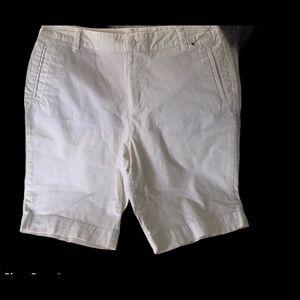 St Johns Bay Women’s white shorts size 12